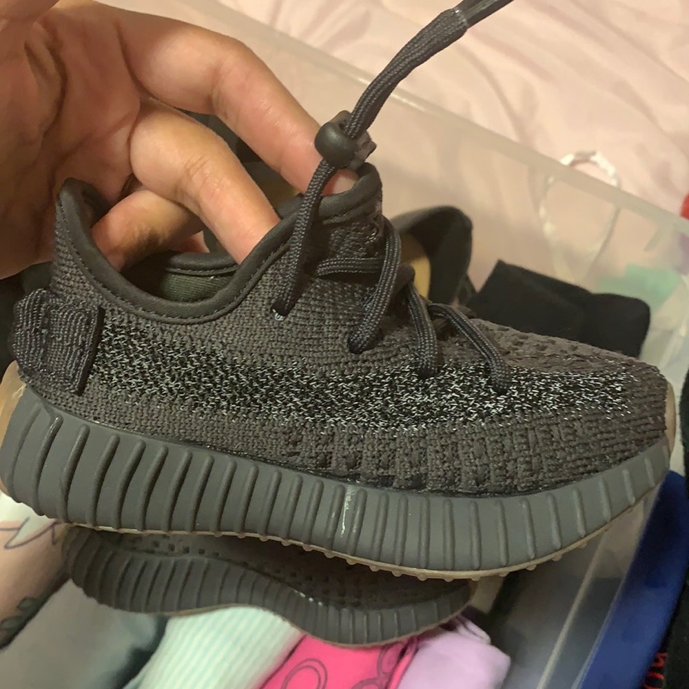 Kids sneaker size 11